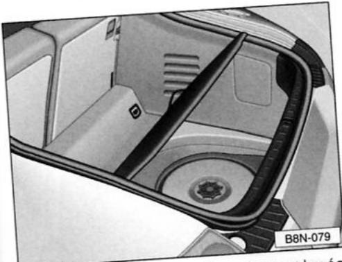 AUDI TT MK1 - Outillage de bord et cric - 1