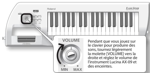 Roland Lucina VOLUME MIN MAX Pendant que vous jouez sur le clavier pour produire des sons, tournez légèrement la molette [VOLUME] vers la droite et réglez le volume de l'instrument Lucina AX-09 et des enceintes.
