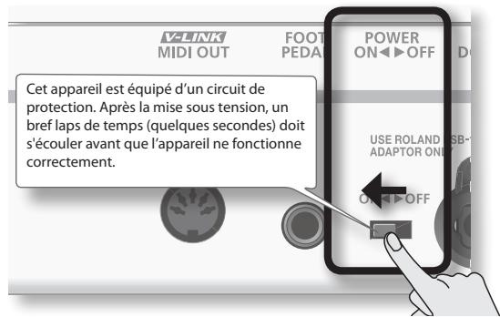 Cet appareil est équipé d'un circuit de protection. Après la mise sous tension, un bref laps de temps (quelques secondes) doit s'écouler avant que l'appareil ne fonctionne correctement. V-LINK MIDI OUT FOOT PEDA POWER ON OFF USE ROLAND USB- ADAPTOR ON ON OFF