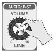 ROLAND BA-55 - Stellen Sie den AUDIO/INST [VOLUME]-Regler auf null. - 1