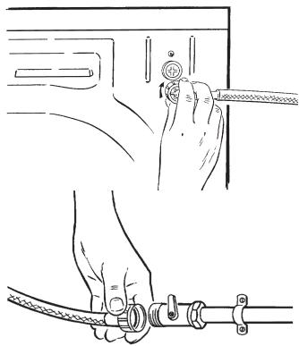 HOOVER HF140L - Branchement du tuyau de replissage - 1