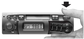 GRUNDIG CL 300 - Enlever le tableau de commandes - 1