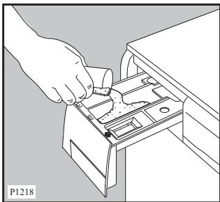 ZANUSSI ZWF1650 - Zusammenmittel einfüllen - 1