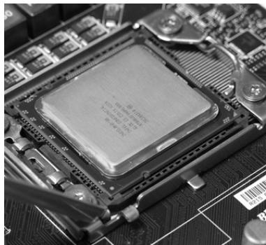 MSI MS-7666 G52-76661X2 - CPU & Kühler Einbau - 5