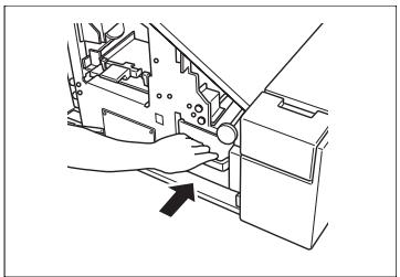 KONICA MINOLTA DI850 - Emptying the Trimming Unit Waste Container - 5