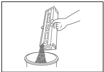 KONICA MINOLTA K 8020 8031 02 FR 7 1 1 - Pour vider le récipient à confettis de perforation - 3