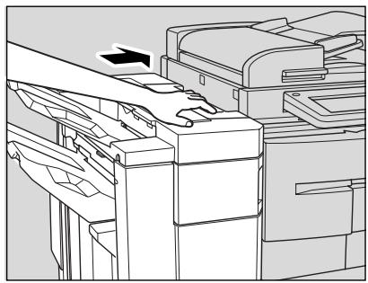 KONICA MINOLTA KM 7145 COPIER - Remettez la corbeille en place, fermez la porte droite du module de finition, puis faites glisser le module de finition vers la droite pour le remetre à sa position initiale. - 2
