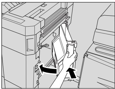 KONICA MINOLTA KM 7145 COPIER - Remettez la corbeille en place, fermez la porte droite du module de finition, puis faites glisser le module de finition vers la droite pour le remetre à sa position initiale. - 1
