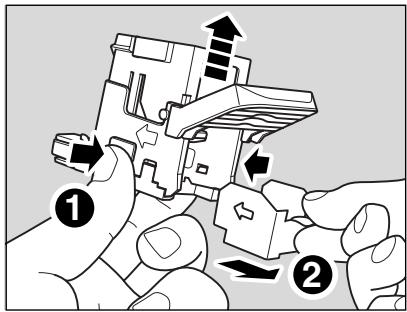 KONICA MINOLTA KM 7145 COPIER - Appuyez sur les deux boutons "PUSH" du porte-cartouche pour faire glisser le couvercle supérieur vers le haut, puis retirez la cartouche d'agrafes vide. - 1