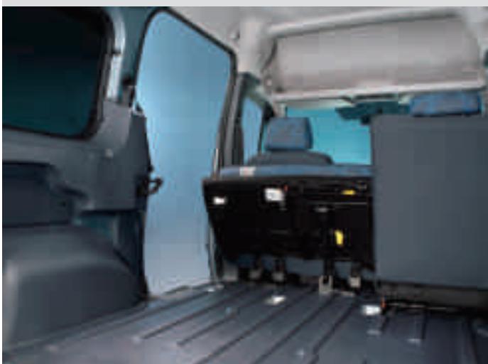 FORD TOURNEO CONNECT - Principales caractéristiques : - 4