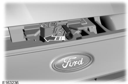 FORD FIESTA 2012 - Ouverture du capot - 1