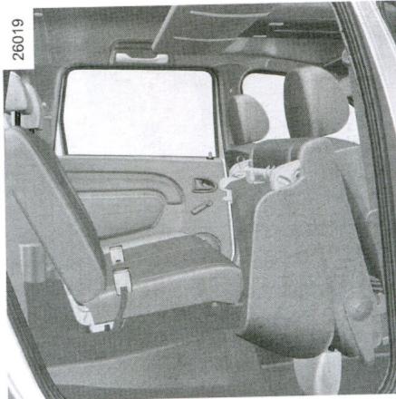 DACIA LOGAN VAN NO LIMIT 2009 - Pour rabattre le siège latéral a et la banquette b - 4