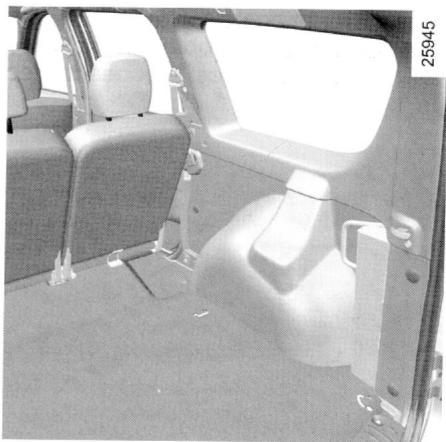 DACIA LOGAN VAN NO LIMIT 2009 - Pour enrouler le cache-bagages a - 2