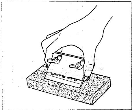 MAKITA 1002 BA - Réglage du sabot avant - 5
