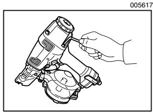 MAKITA AN611 - Entretien de la clôuse - 1