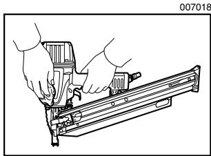 MAKITA AN923 - Maintenance of nailer - 4