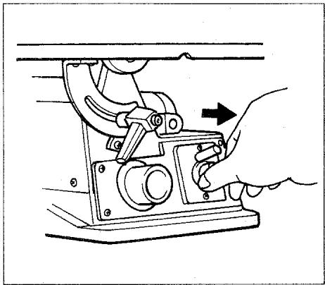 MAKITA SJ401 - ENLÈVEMENT D'UNE LAME À BOUT PLAT - 3