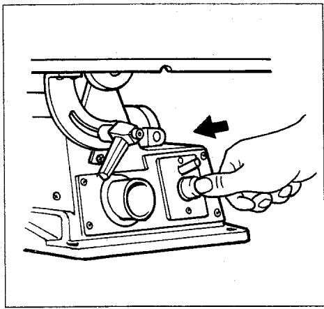 MAKITA SJ401 - ENLÈVEMENT D'UNE LAME À BOUT PLAT - 4