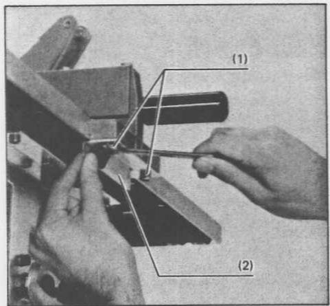 MAKITA 2708 - Réglage de la pince d'arrêt - 3