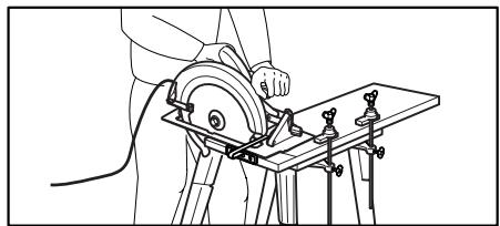MAKITA 5008F - Causas y prevencion de retrocesos bruscos - 4