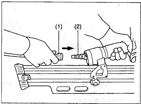 MAKITA AN942 - Raccordement du tuyau d'air - 1