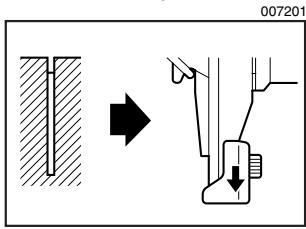 MAKITA AT2550A - Réglage de la profondeur d'agrafage - 3