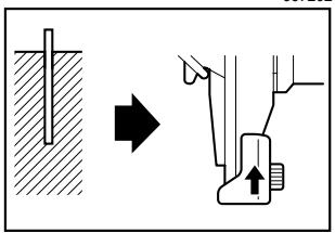 MAKITA AT2550A - Réglage de la profondeur d'agrafage - 2