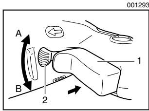 MAKITA HR2452 - Accionamiento del interruptor de inversión - 1