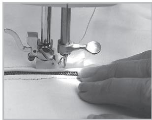 LISTO MC L1 - D-mise en place du pied-presseur pour fermetures à glissière (39) - 3