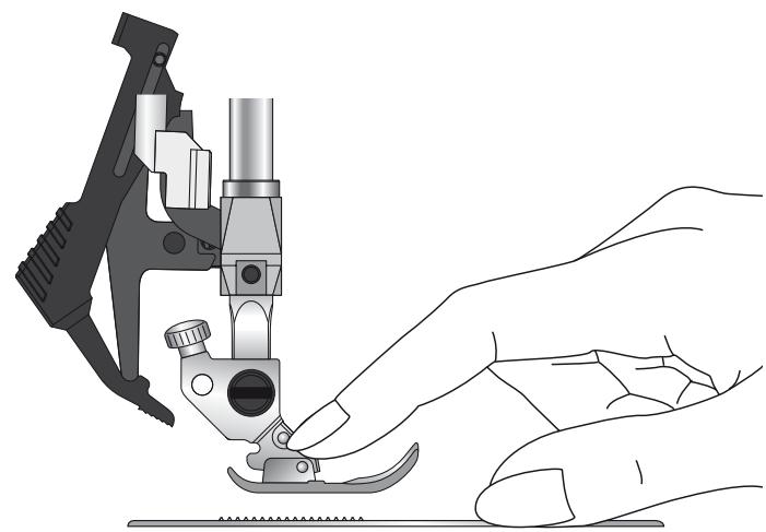 PFAFF AMBITION 1.0 - Insérez le pied-de-biche - 3