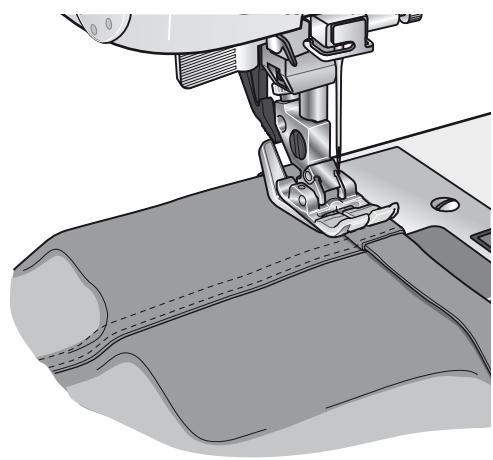 PFAFF AMBITION 1.0 - Couture d'ourlet dans du tissu épais - 2
