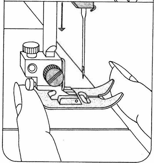 PFAFF TIPMATIC 1027 - Changing the sewing foot - 4