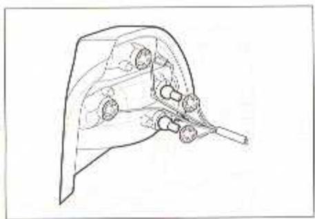 DAEWOO NUBIRA - FEUX De RECURL et FEUX clignotants arriere - 1