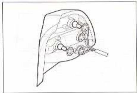 DAEWOO NUBIRA - FEUX De RECURL et FEUX clignotants arriere - 3