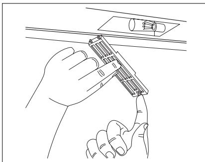 AEG A85280-GA - Replacing the lamp - 1