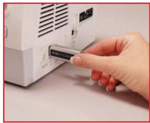 JANOME MEMORY CRAFT 11000 - Communication USB - 1