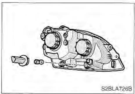 KIA SORENTO 2003 - Remplacement de l'ampoule du clignotant avant gauche - 1