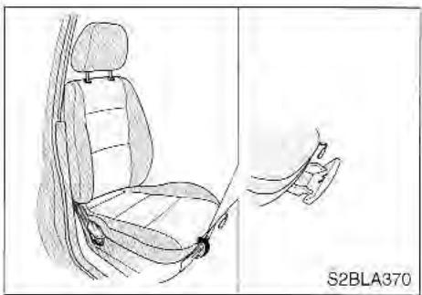 KIA SORENTO 2003 - Rangement dans la console centrale - 1