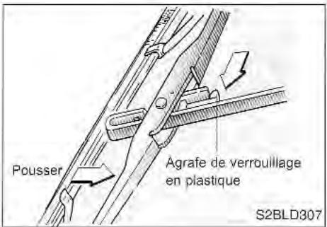 KIA SORENTO 2003 - Remplacement des balais d'essuie-glace - 1