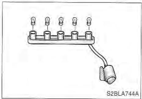 KIA SORENTO 2003 - Remplacement de l'ampoule du feu stop surélévé - 2
