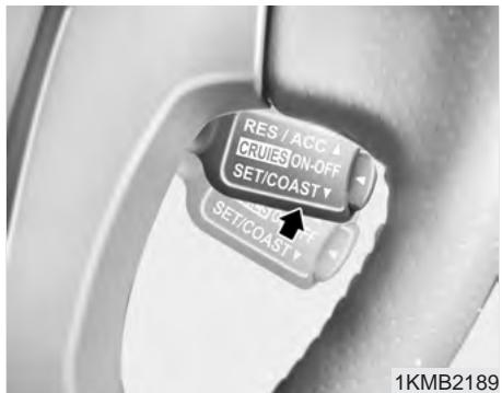 KIA SPORTAGE 2 - Pour permettre le régulateur de vitesse hors fonction, effectuer l'une de ces fonctions: - 1