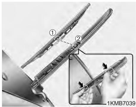 KIA SPORTAGE 2 - Remplacement du balai d'essuie-glace de lunette arrière - 1