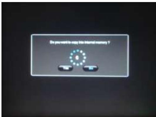 TELEFUNKEN DPF 7933 - Se a moldura estiver ligada e a reproduzir o diaporama da memória interna: - 1