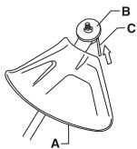 MCCULLOCH T22LCS - Montage von Trimmerschutz und Trimmerkopf (T22LS) - 4