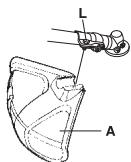 MCCULLOCH T22LCS - Montagem da proteção de recorte e do cabeçote de recorte (T22LS) - 3