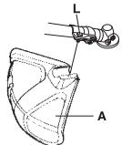 MCCULLOCH T22LCS - Montering av trimmerbeskyttelse og trimmerhode (T22LS) - 3