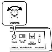 BOSS DR3 - Mettez l'ampli sous tension. - 1