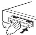 AKAI VSK603N - Chargement d'une cassette - 1