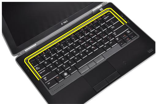 DELL LATITUDE E6330 - Retrait du cadre du clavier - 2