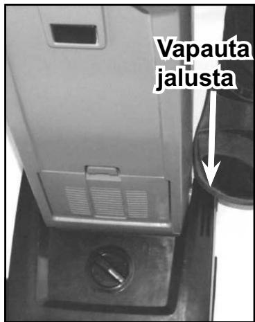 NILFISK GU 305 - HUOMIO! Irrota virtajohto aina ennen laitteelle suoritettavia huoltoja. - 3